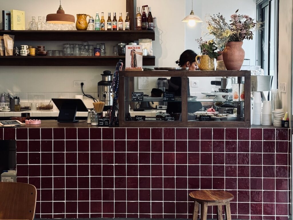 Pause est un coffee shop et une cantine situé à deux pas des Catalans à Marseille (comptoir)