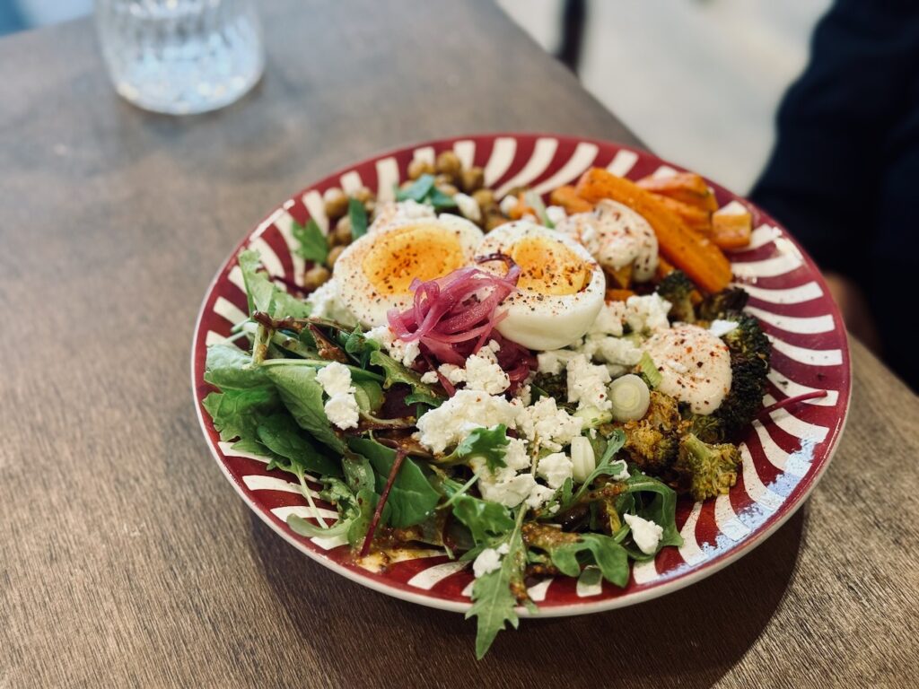 Pause est un coffee shop et une cantine situé à deux pas des Catalans à Marseille (plat)