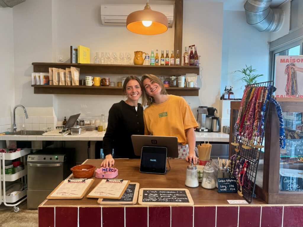 Pause est un coffee shop et une cantine situé à deux pas des Catalans à Marseille (binôme)