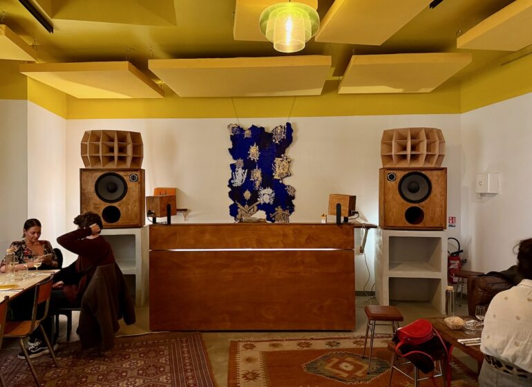 Bar audiophile niché rue d’Aubagne, Yuzu marie système son pointu, programmation éclectique, tapas méditerranéennes et expo d’artistes