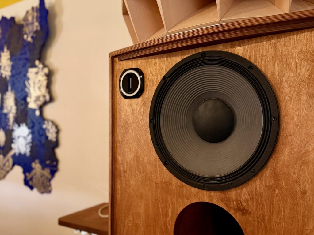 Bar audiophile niché rue d’Aubagne, Yuzu marie système son pointu, programmation éclectique, tapas méditerranéennes et expo d’artistes