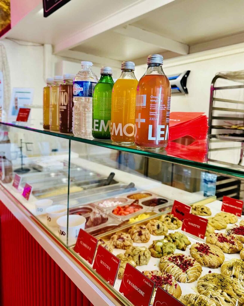 Cookiss est une boutique de cookies artisanaux à Marseille spécialisée dans le Cookie Dough (vitrine)