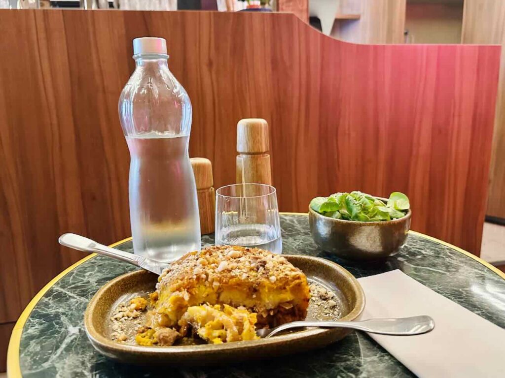 John Silver est un bistrot et coffee-shop qui propose une cuisine 100 % végétale, antispéciste et végane à Marseille à deux pas du Vieux-Port. (gratin)