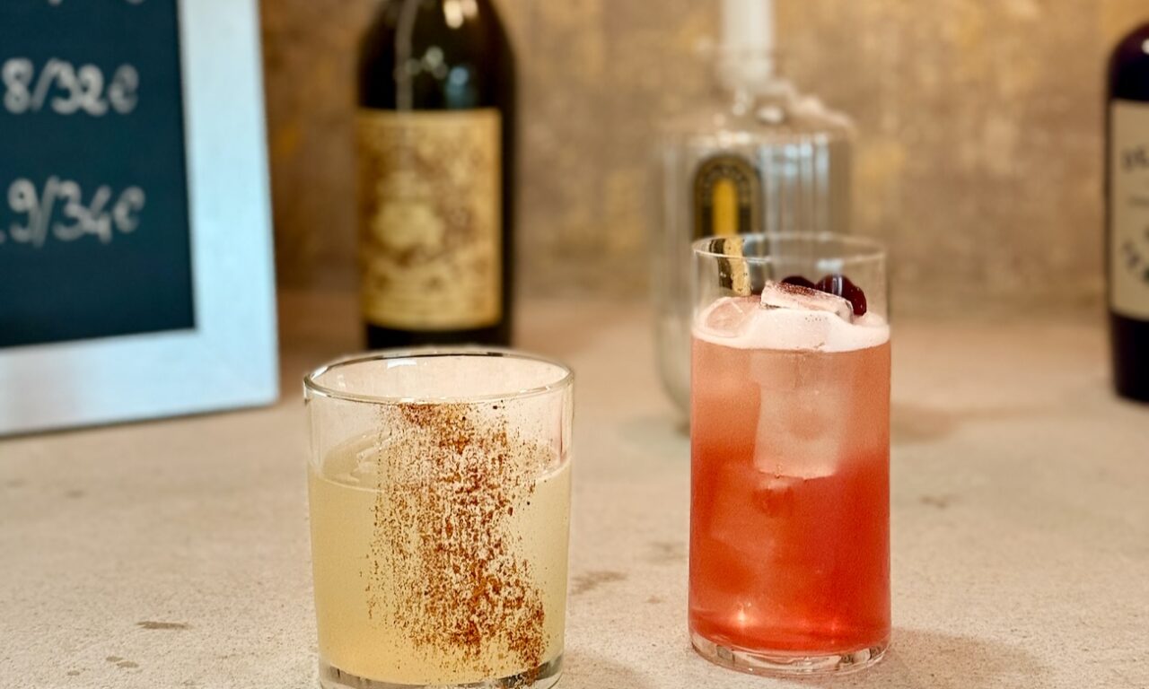 Bar à cocktails d’auteur situé dans le quartier Vauban à Marseille, Junior’s shake créations pointues, mocktails sur mesure et assiettes solaires à partager dans un cocon minéral. (cocktails mocktails)
