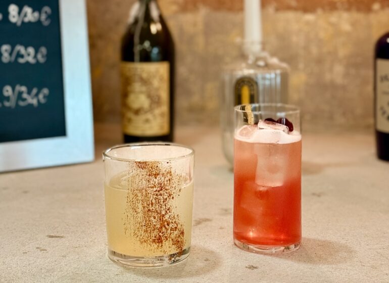 Bar à cocktails d’auteur situé dans le quartier Vauban à Marseille, Junior’s shake créations pointues, mocktails sur mesure et assiettes solaires à partager dans un cocon minéral. (cocktails mocktails)