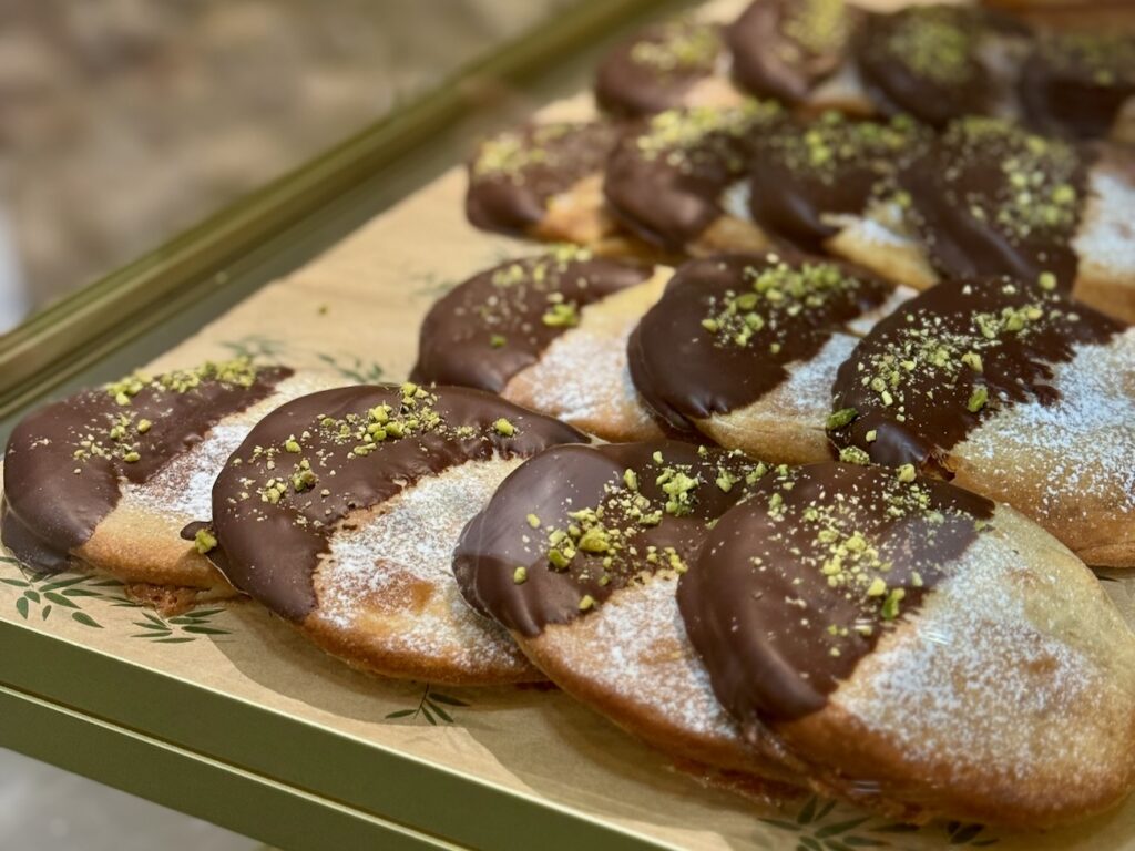 Hododa est un restaurant vegan situé dans le quartier du Panier à Marseille qui propose des assiettes aux inspirations libanaises et arméniennes et un brunch le week-end. (gâteau)