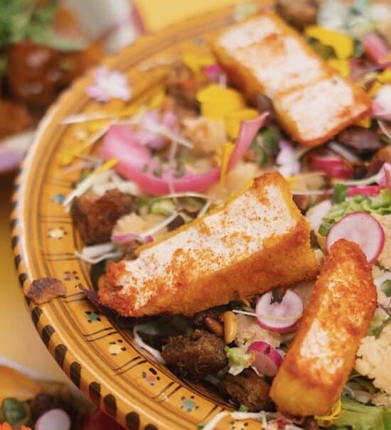 Hododa est un restaurant vegan situé dans le quartier du Panier à Marseille qui propose des assiettes aux inspirations libanaises et arméniennes et un brunch le week-end.