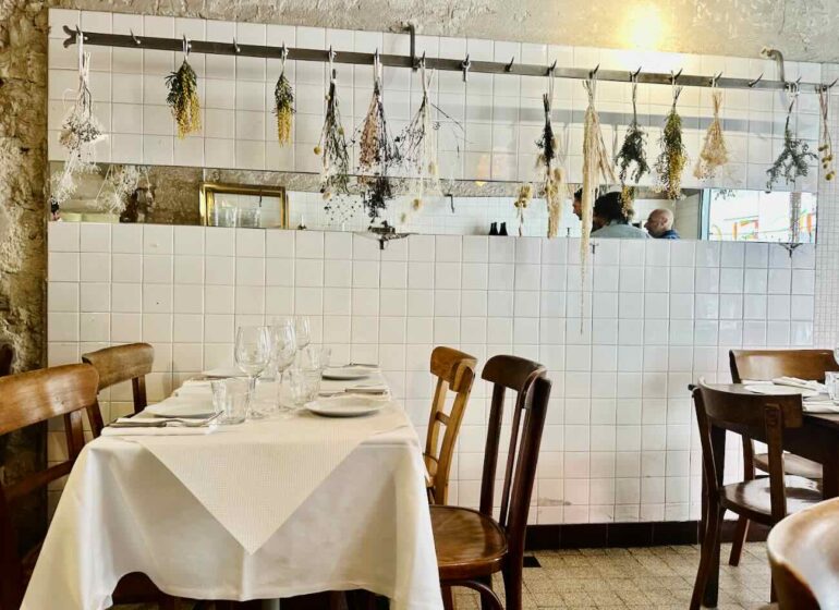 Cielo Trattoria est un restaurant Italien qui s'est installé dans l'espace épicerie de la boutique Jogging à Marseille (salle).