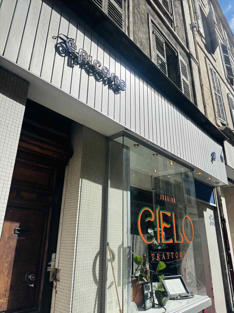 Cielo Trattoria est un restaurant Italien qui s'est installé dans l'espace épicerie de la boutique Jogging à Marseille (devanture)