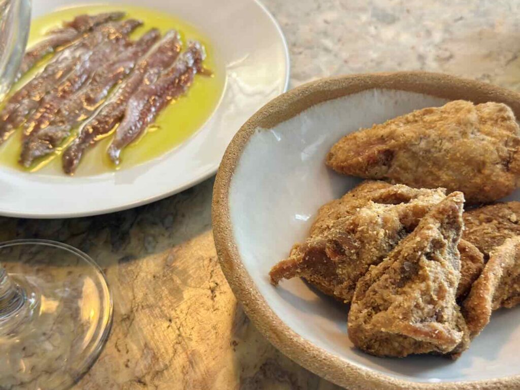 Cielo Trattoria est un restaurant Italien qui s'est installé dans l'espace épicerie de la boutique Jogging à Marseille (anchois)