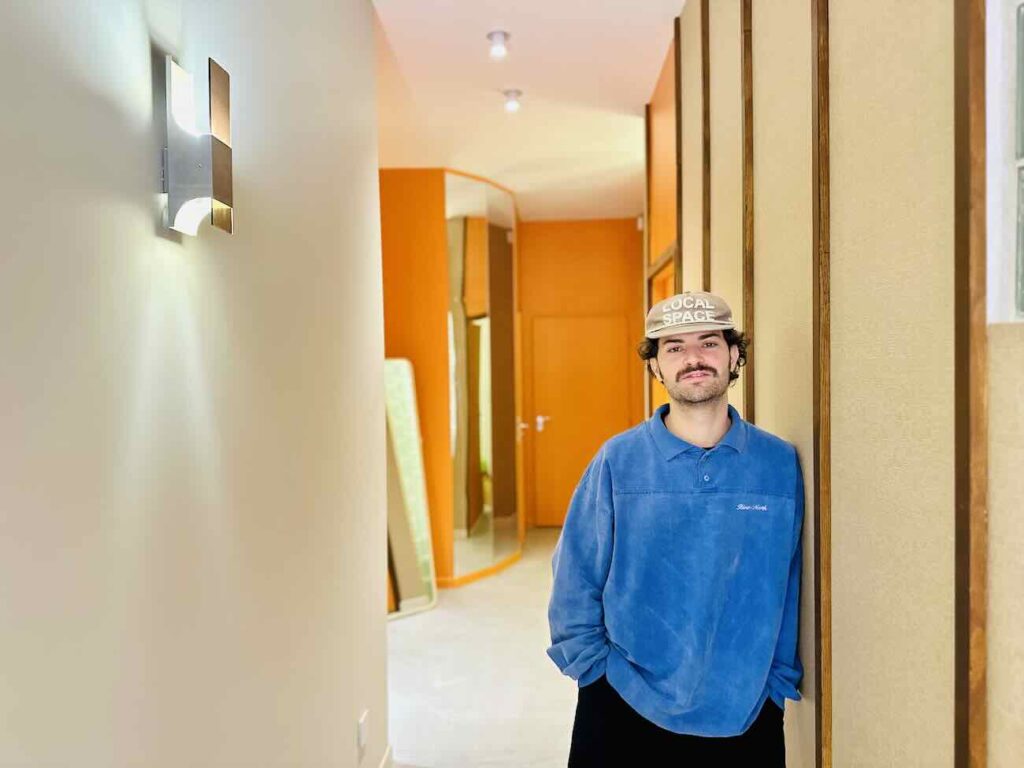 OBÉ studio est un centre de détatouage au laser situé au centre-ville de Marseille. Il propose un accompagnement médical tout au long du protocole dans un décor désign et coloré fait pour être apaisant et inspirant (Olivier Bon Saint Come)