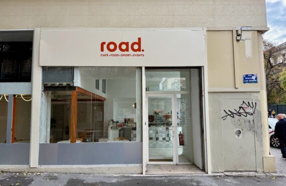 Dans le quartier préfecture à Marseille, Road Social Club conjuge coffee‑shop et boutique fitness pointue. (façade)