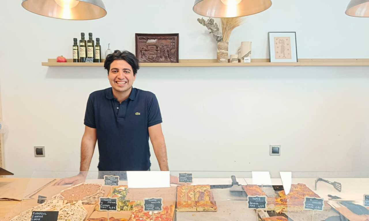 À Marseille, les boulangeries Hatsatoun mettent le lavash et les saveurs traditionnelles d'Arménie à l'honneur. Cette deuxième adresse rue Sainte connaît un succès mérité (gérant)