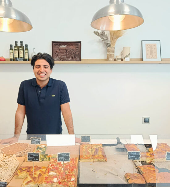 À Marseille, les boulangeries Hatsatoun mettent le lavash et les saveurs traditionnelles d'Arménie à l'honneur. Cette deuxième adresse rue Sainte connaît un succès mérité (gérant)