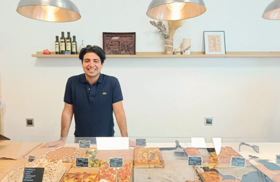 À Marseille, les boulangeries Hatsatoun mettent le lavash et les saveurs traditionnelles d'Arménie à l'honneur. Cette deuxième adresse rue Sainte connaît un succès mérité (gérant)
