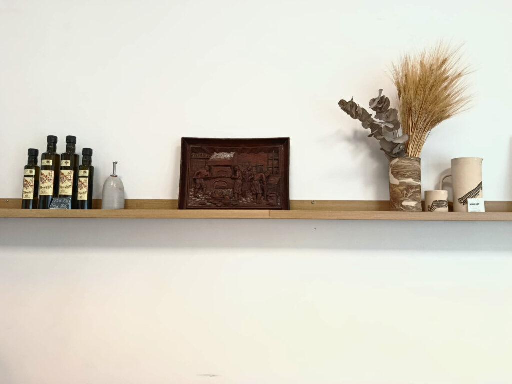 À Marseille, les boulangeries Hatsatoun mettent le lavash et les saveurs traditionnelles d'Arménie à l'honneur. Cette deuxième adresse rue Sainte connaît un succès mérité (déco)