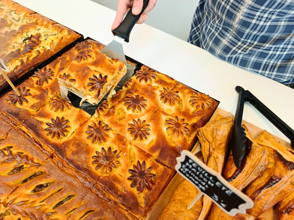 À Marseille, les boulangeries Hatsatoun mettent le lavash et les saveurs traditionnelles d'Arménie à l'honneur. Cette deuxième adresse rue Sainte connaît un succès mérité (service)