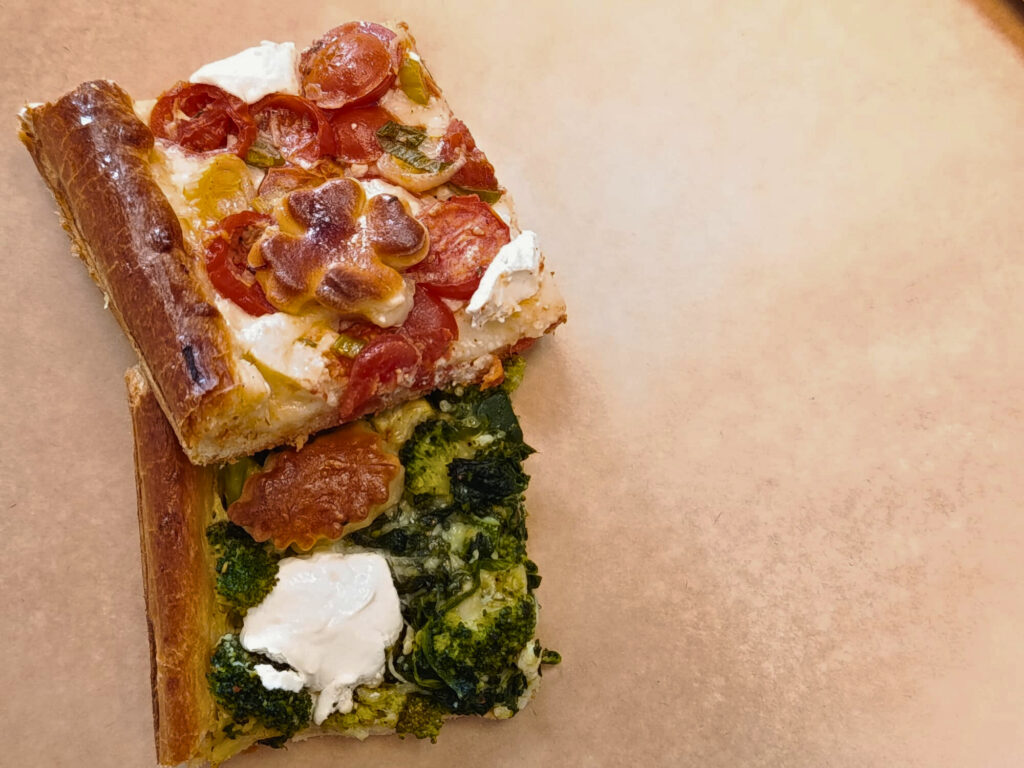 À Marseille, les boulangeries Hatsatoun mettent le lavash et les saveurs traditionnelles d'Arménie à l'honneur. Cette deuxième adresse rue Sainte connaît un succès mérité (zoom salé)