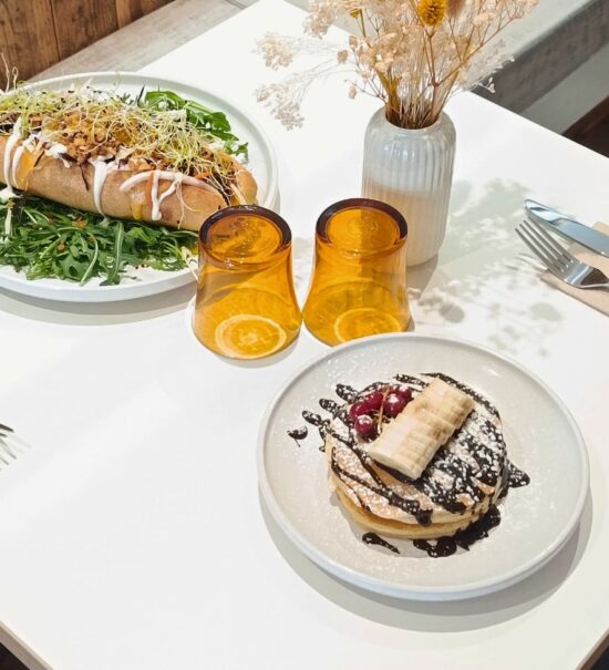 Maison Nosh à Marseille est une cantine-café gourmande et lumineuse où l'on vient, du petit déjeuner au goûter, se délecter d'assiettes bien faites (zoom plats)