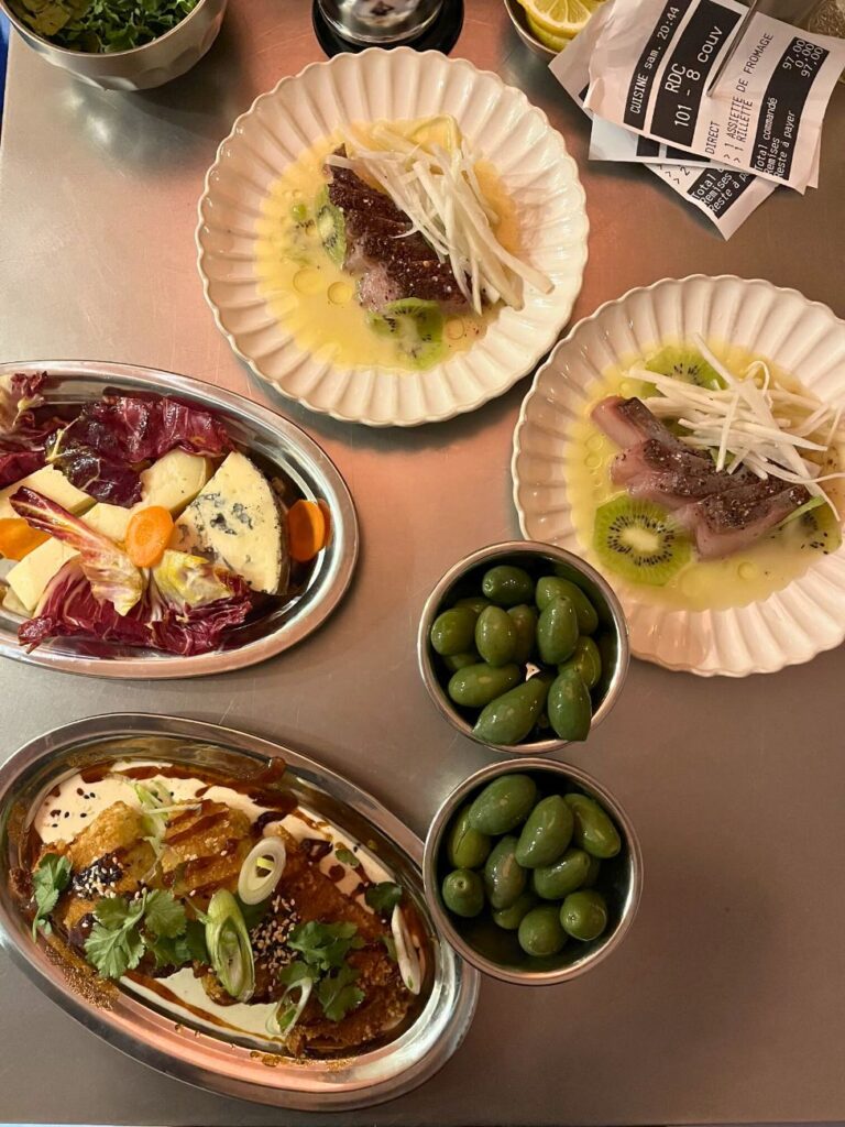 Solstice est un bar-restaurant audophile, nouveau repaire festif et solaire, situé quartier des Antiquaires (mix assiettes)