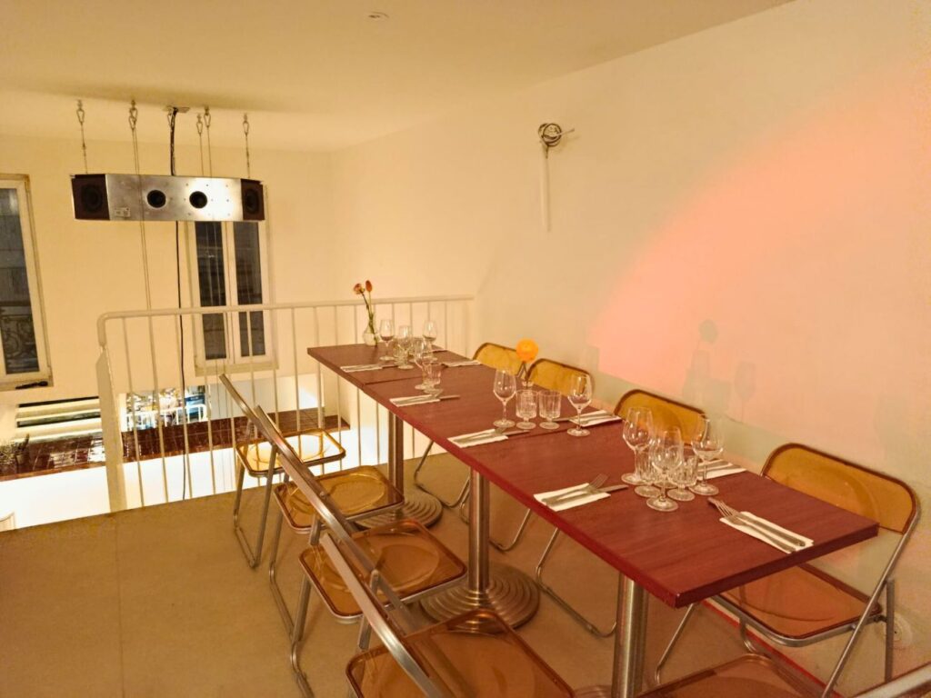 Solstice est un bar-restaurant audophile, nouveau repaire festif et solaire, situé quartier des Antiquaires (étage)