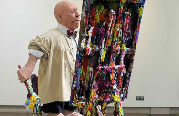 Avec l’exposition « Habiter », présentée au Musée Regards de Provence, l’artiste Gilles Barbier propose une immersion singulière dans une œuvre aussi foisonnante qu’inclassable (autoportrait)