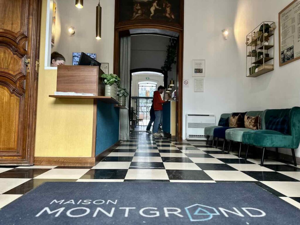 Le Jardin Montgrand est le restaurant bistronomique du Boutique-Hôtel Maison Montgrand situé dans le quartier de la Préfecture. Dans un magnifique jardin arboré vous pourrez profiter d'une cuisine de marché ou plus bistrot chic le soir (entrée)