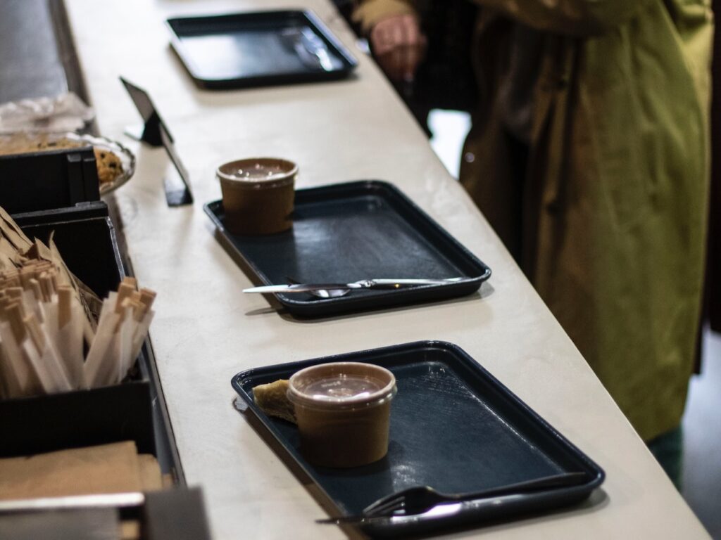 Tilt est un coffeeshop doublé d’une cantine flexitarienne qui régale le quartier du Camas en semaine. (self service)