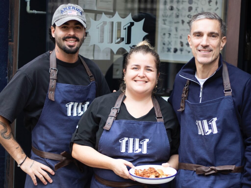 Tilt est un coffeeshop doublé d’une cantine flexitarienne qui régale le quartier du Camas en semaine. (trio)