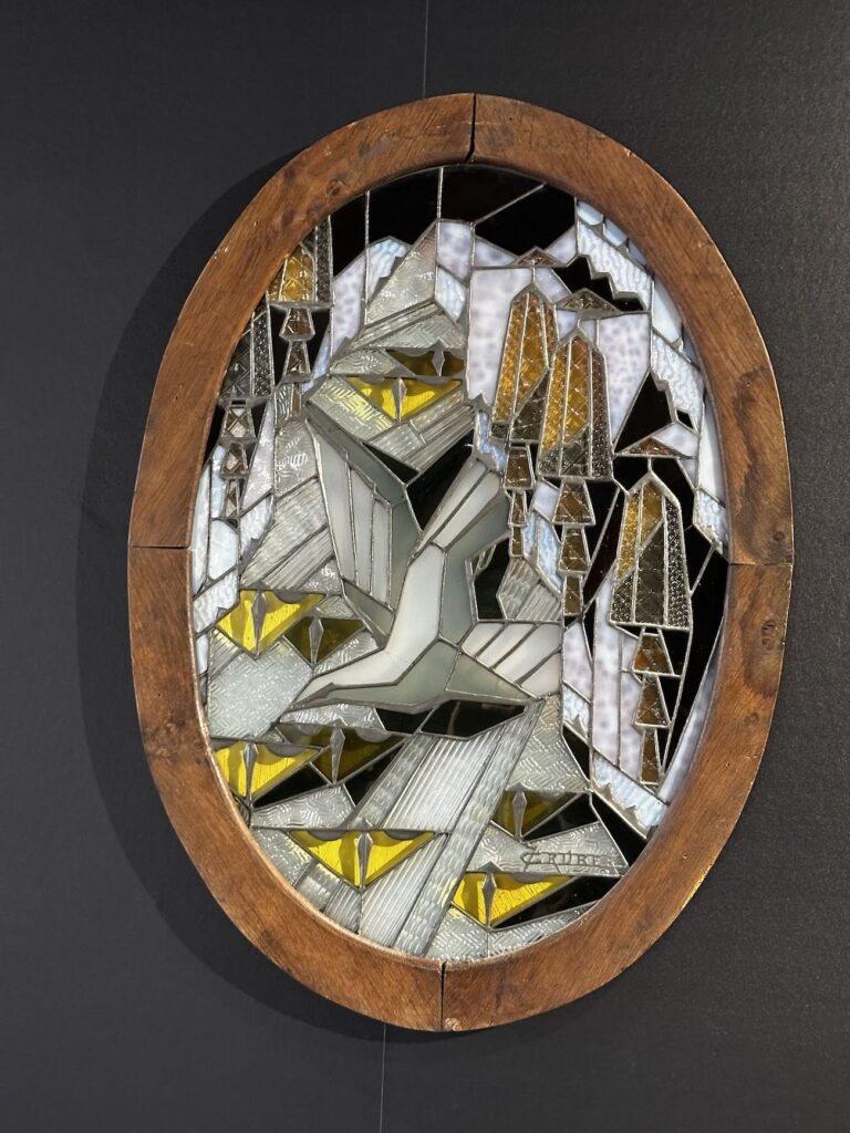 Au Château Borély, l’exposition « Art nouveau – Art déco. Marseille au cœur des styles » retrace le passage des courbes végétales de la Belle Époque aux lignes géométriques du modernisme à travers près de 300 œuvres exceptionnelles (verre)