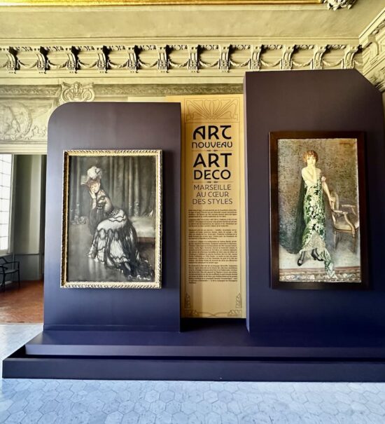 Au Château Borély, l’exposition « Art nouveau – Art déco. Marseille au cœur des styles » retrace le passage des courbes végétales de la Belle Époque aux lignes géométriques du modernisme à travers près de 300 œuvres exceptionnelles (entrée)