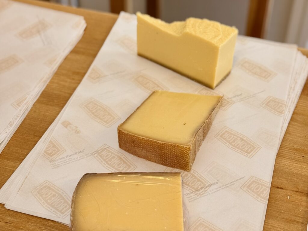 Frometon est une crémerie-fromagerie installée dans le quartier Sainte-Anne à Marseille : quatre-vingt-cinq variétés, une cave en circuit court et une terrasse de dégustation à venir. (fromages)