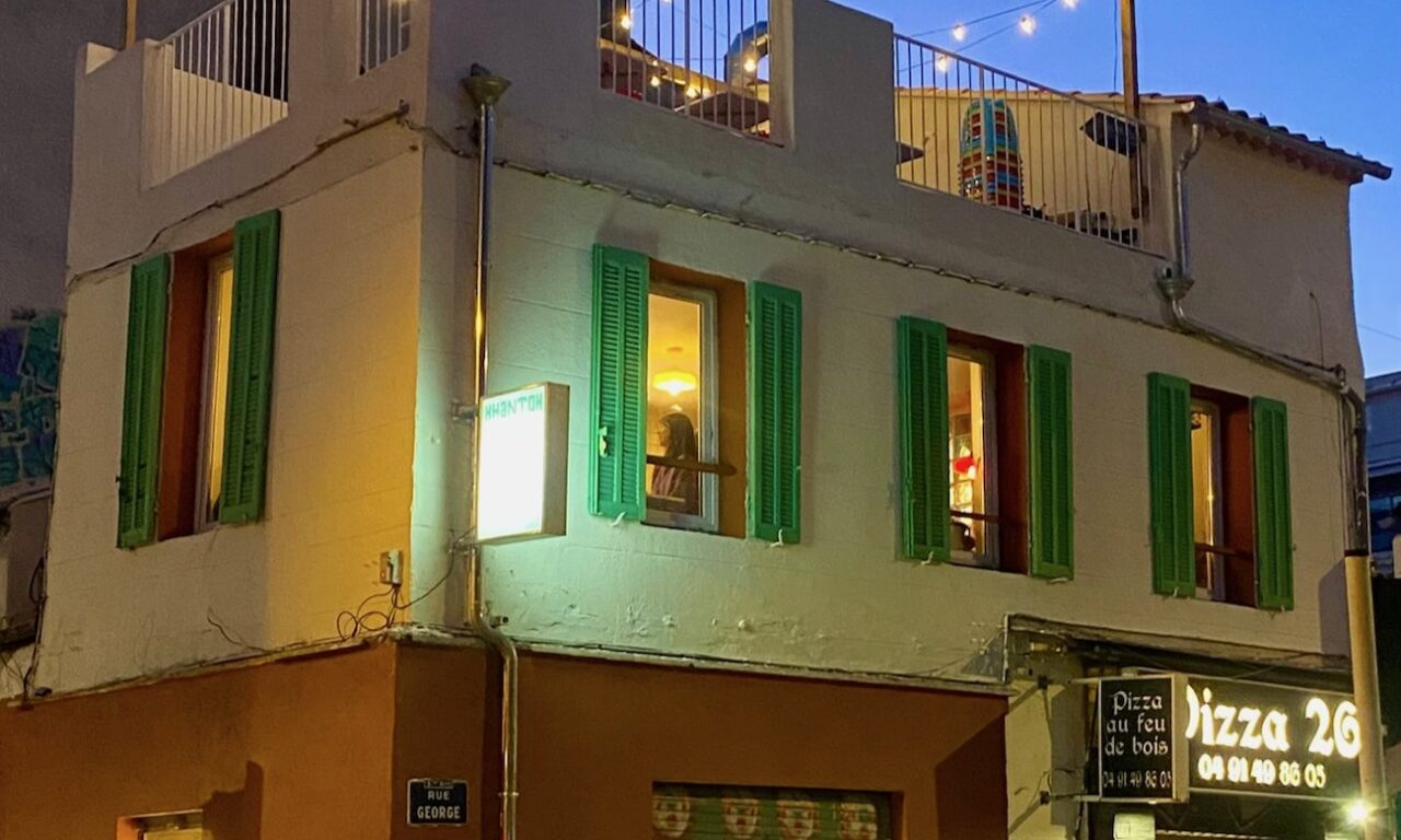 Khantok est un restaurant aux accents vietnamiens et laotiens situé dans le 5e arrondissement de Marseille, entre Camas et place Sébastopol, avec un rooftop à ne pas manquer. (extérieur)