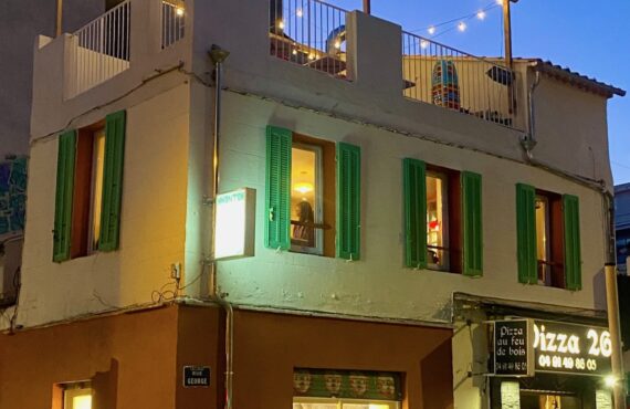 Khantok est un restaurant aux accents vietnamiens et laotiens situé dans le 5e arrondissement de Marseille, entre Camas et place Sébastopol, avec un rooftop à ne pas manquer. (extérieur)