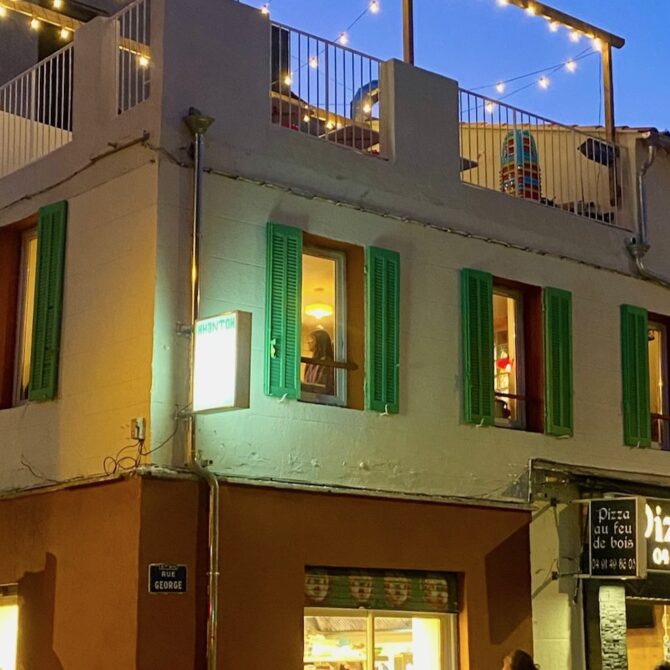 Khantok est un restaurant aux accents vietnamiens et laotiens situé dans le 5e arrondissement de Marseille, entre Camas et place Sébastopol, avec un rooftop à ne pas manquer. (extérieur)