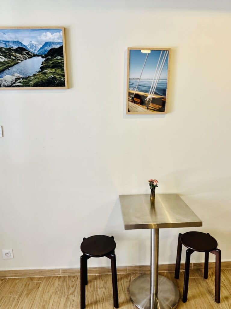 Michou est une pâtisserie artisanale située dans le quartier longchamp à Marseille. Elle est spécialisée dans le chou mais propose aussi d'autres pâtisserie et un espace salon de thé (photos)