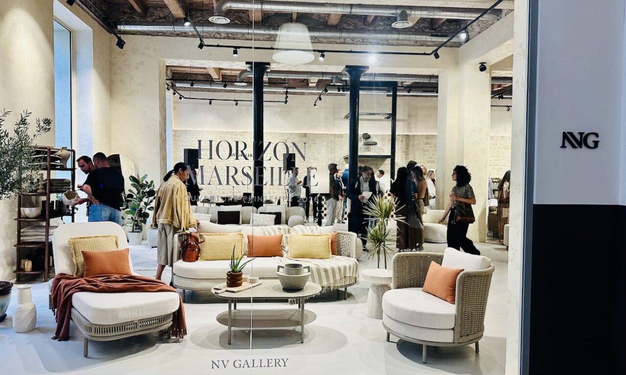 Showroom-boutique mobilier et décoration (entrée)
