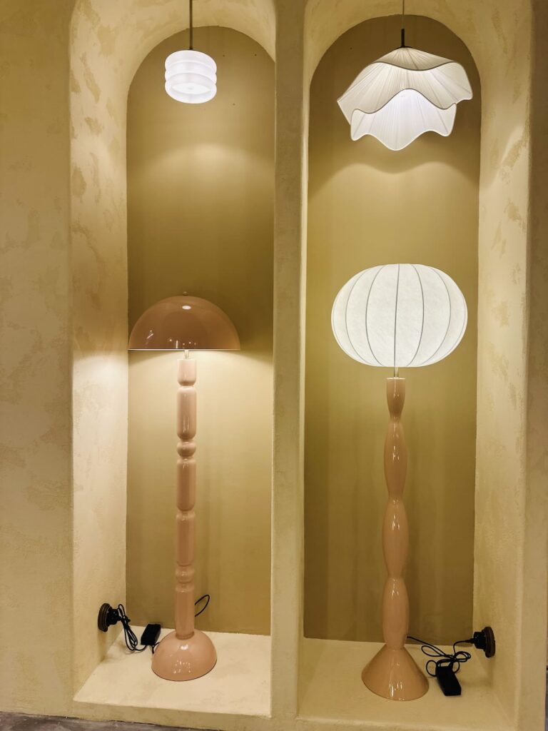 Showroom-boutique mobilier et décoration (luminaires)