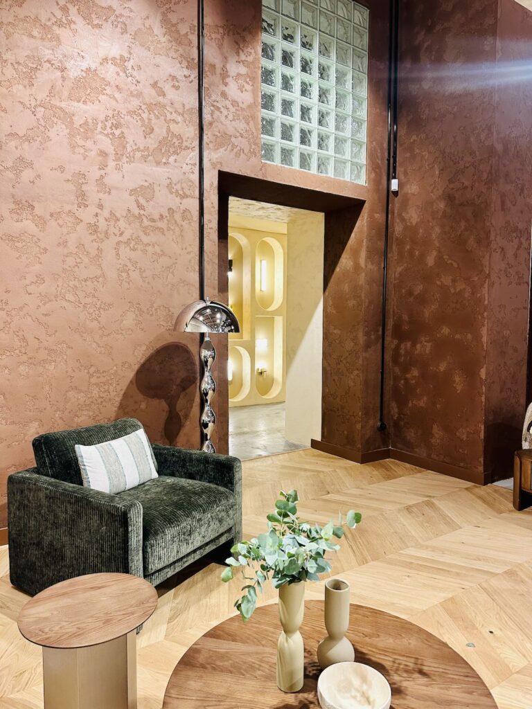 Showroom-boutique mobilier et décoration (table basse)