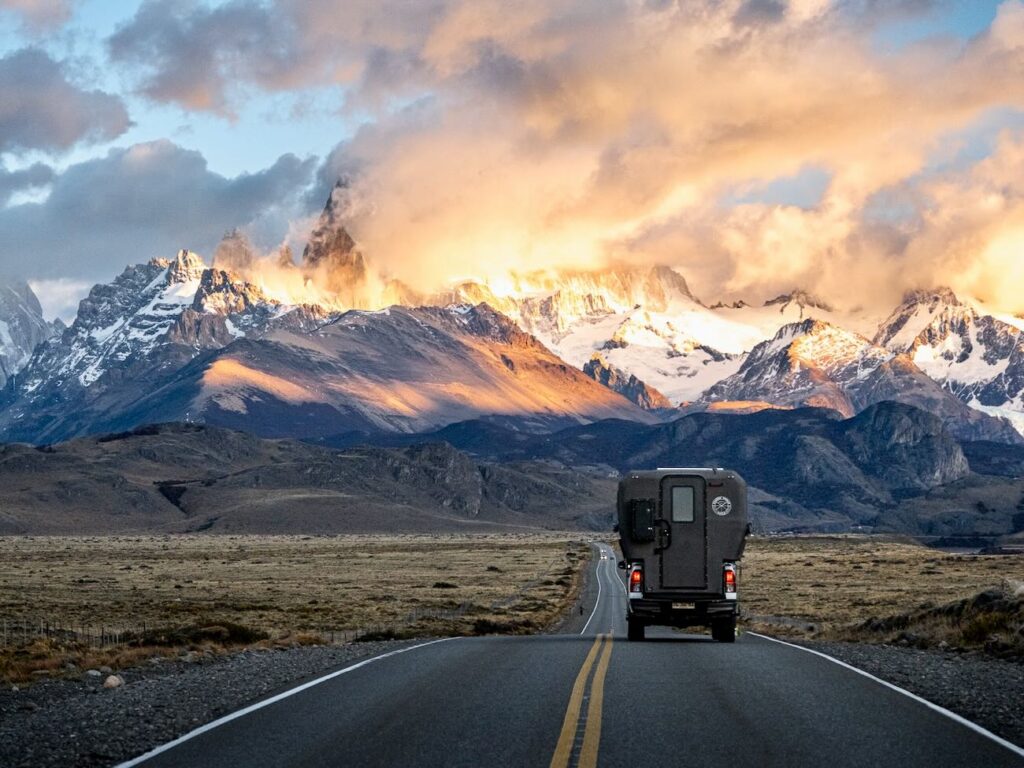 Pampa Cruz est une plateforme de location de 4x4 aménagés entre particuliers. Elle propose des véhicules partout dans le monde (on the road)