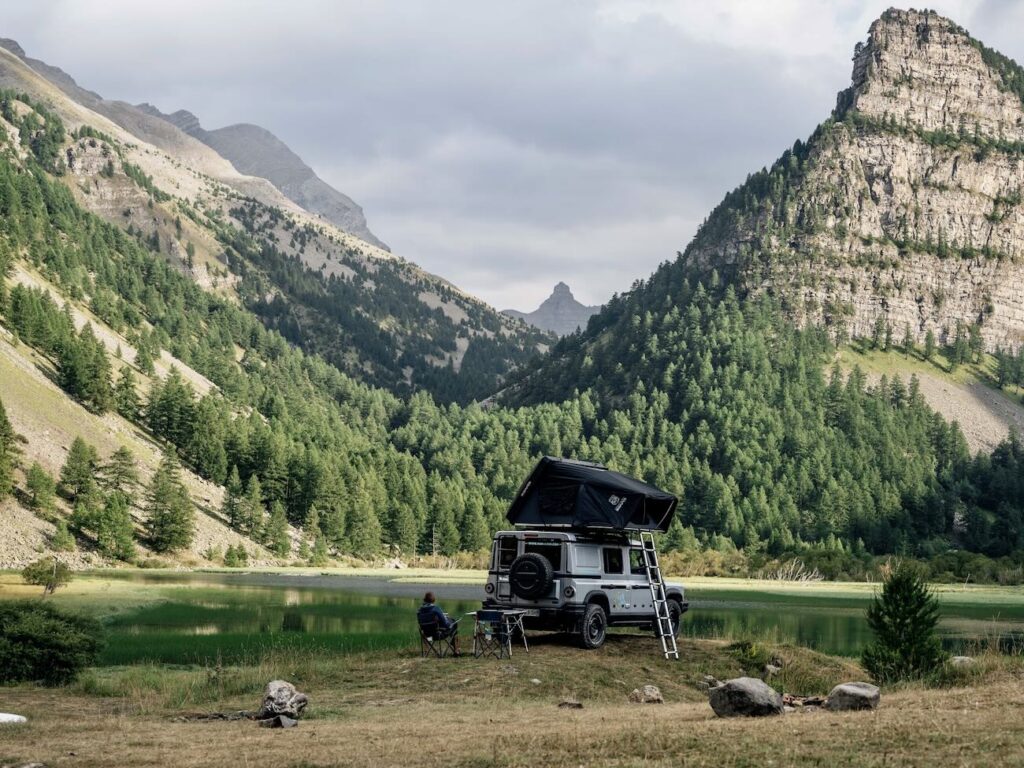 Pampa Cruz est une plateforme de location de 4x4 aménagés entre particuliers. Elle propose des véhicules partout dans le monde (lac)