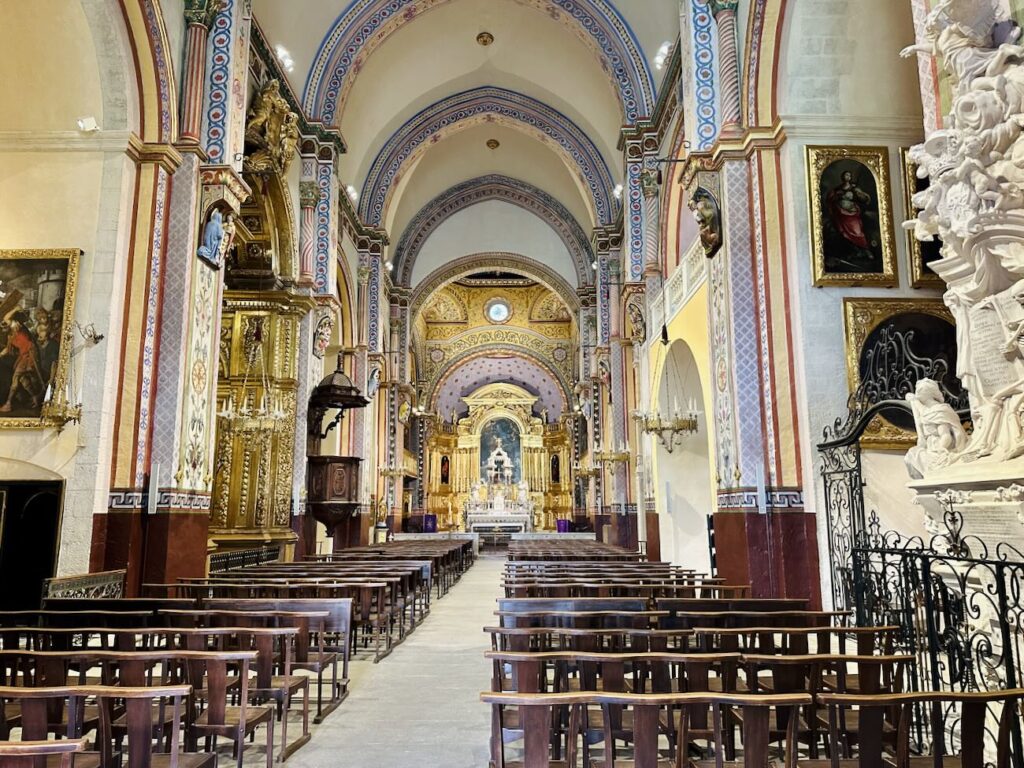 Un jour à Cavaillon est une découverte du patrimoine ancien er récent de la capitale du Luberon qui jouit d'une nouvelle énergie (Cathédrale)