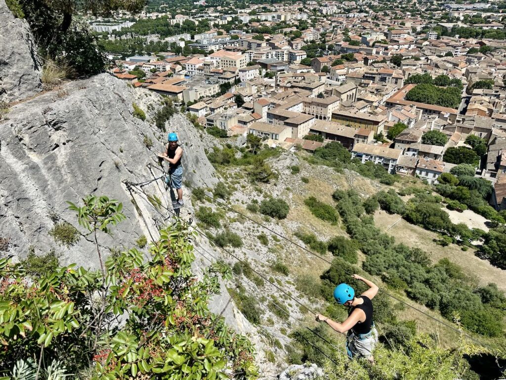 Un jour à Cavaillon est une découverte du patrimoine ancien er récent de la capitale du Lubéron qui jouit d'une nouvelle énergie (Via Ferrata)
