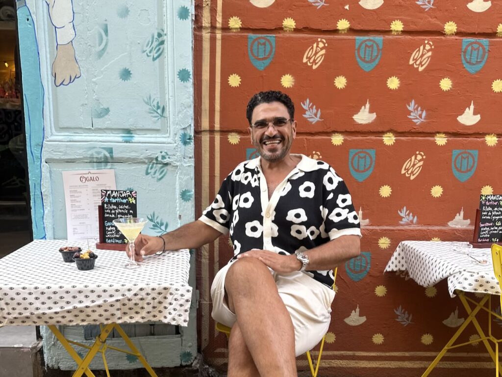 Cigalo est un Piano-Bar situé au Cours Julien à Marseille qui propose des cocktails inspirés des traditions provençales (Sam)
