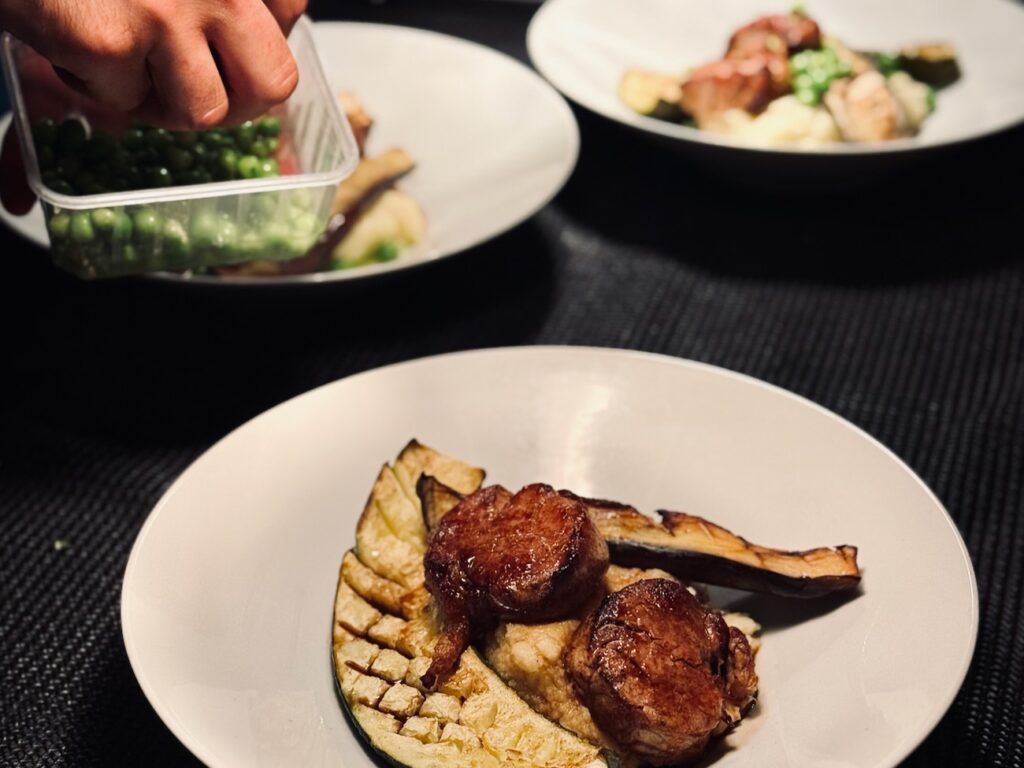 Hemera est un restaurant grecque qui propose dans le 6ème arrondissement de Marseille un cuisine contemporaine mêlant grands classiques et savoir-faire français. (porc)