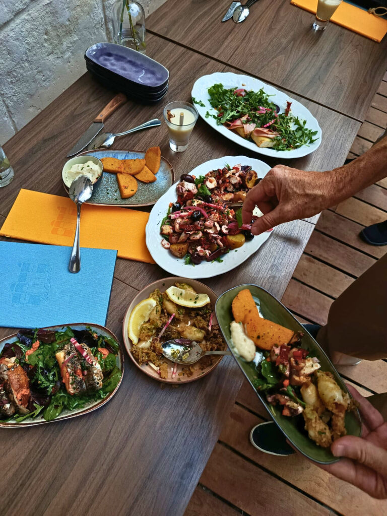 Le restaurant méditerranéen Gâté propose une cuisine du Sud généreuse et des cocktails signature dans une atmosphère chaleureuse et décomplexée (plats)