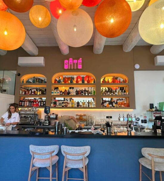 Le restaurant méditerranéen Gâté propose une cuisine du Sud généreuse et des cocktails signature dans une atmosphère chaleureuse et décomplexée (comptoir)