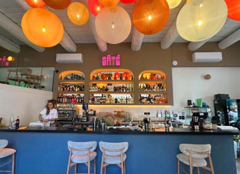 Le restaurant méditerranéen Gâté propose une cuisine du Sud généreuse et des cocktails signature dans une atmosphère chaleureuse et décomplexée (comptoir)