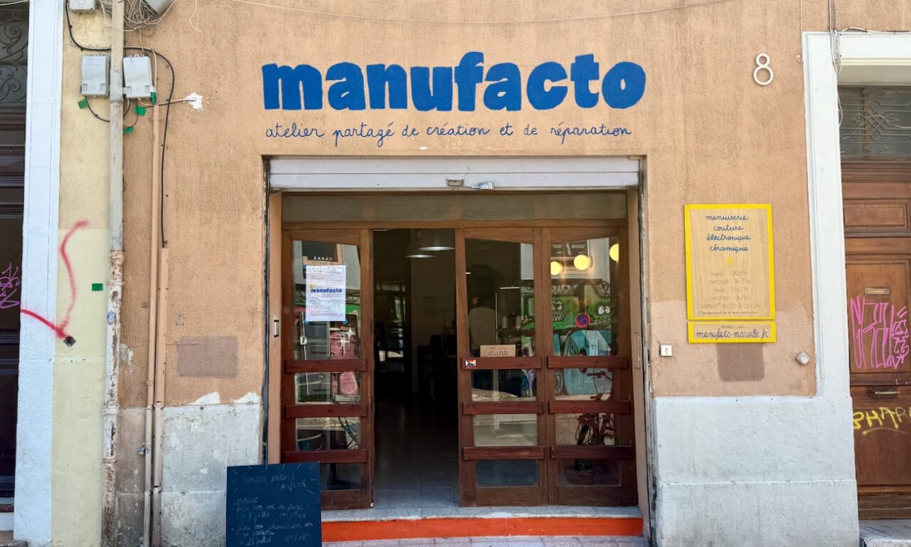Manufacto est un atelier partagé et multidisciplinaire du 5e arrondissement de Marseille, avec une vraie démarche de réemploi.