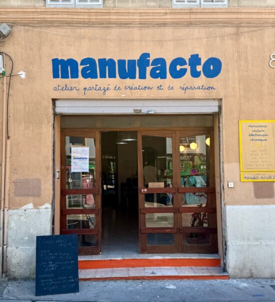 Manufacto est un atelier partagé et multidisciplinaire du 5e arrondissement de Marseille, avec une vraie démarche de réemploi. (devanture)